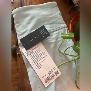 BNWT Bold Move HR Crop 20” *Asia Fit HZJA